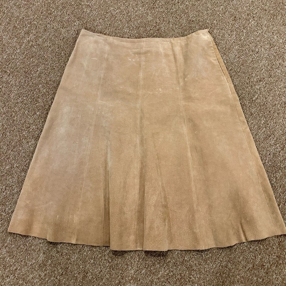Daisy Fuentes genuine suede skirt. Size 10. Gorgeous and well made. Side zipper